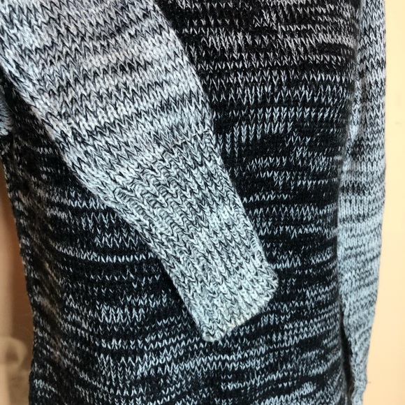 💙Hollister fringe sweater - Picture 4 of 6